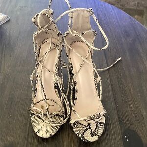 Elegant Snakeskin Look Lace-Up Women's Block Heels